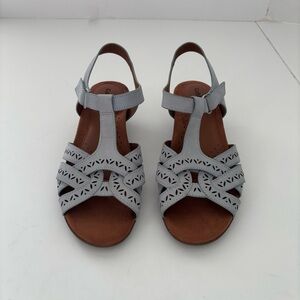 Cobb Hill Light Blue Leather Heel Sandals. Size 7.5